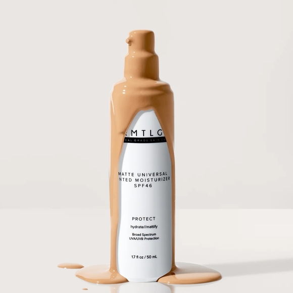 DRMTLGY Matte Universal Tinted Moisturizer SPF46 - White and Gold - Picture 4 of 5